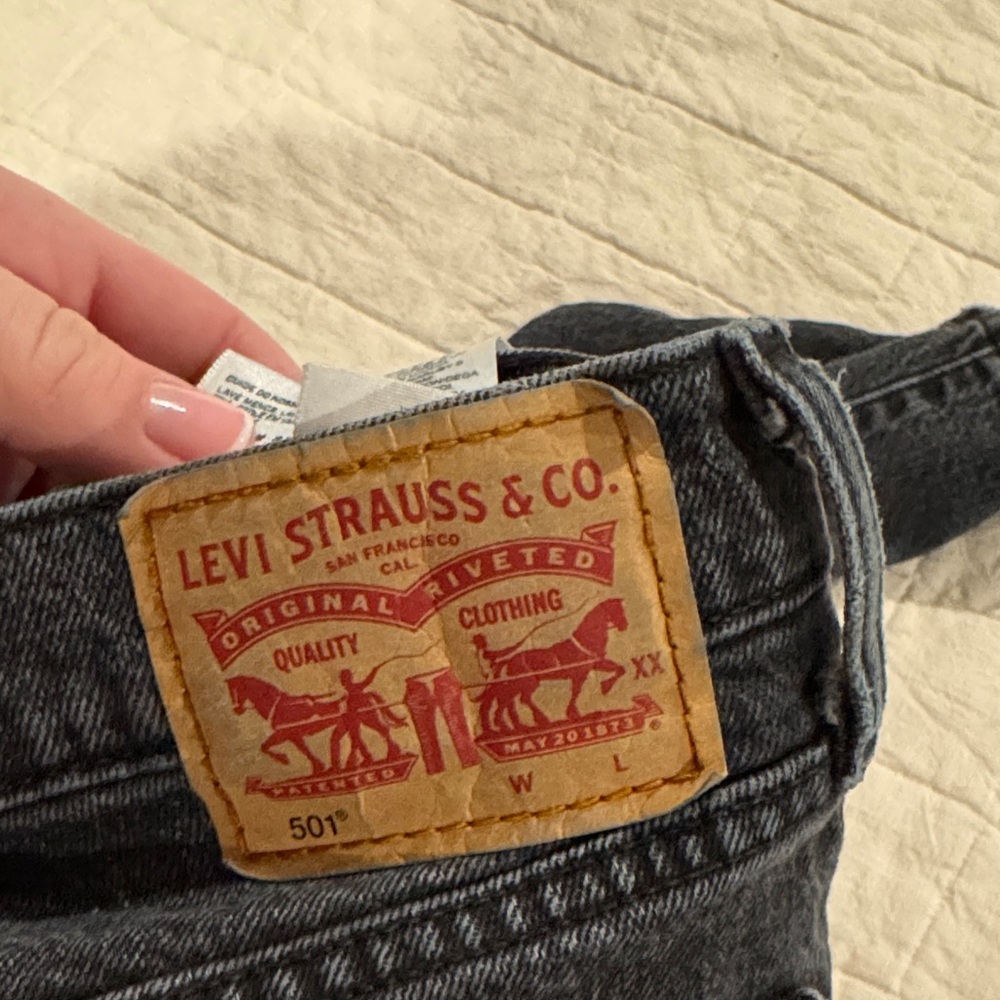 Levi's Black Straight Leg Women's Jeans - Picture 4 of 4